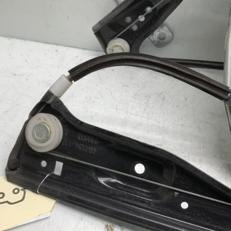 Leve vitre electrique avant droit VOLKSWAGEN GOLF 5 Photo n°3