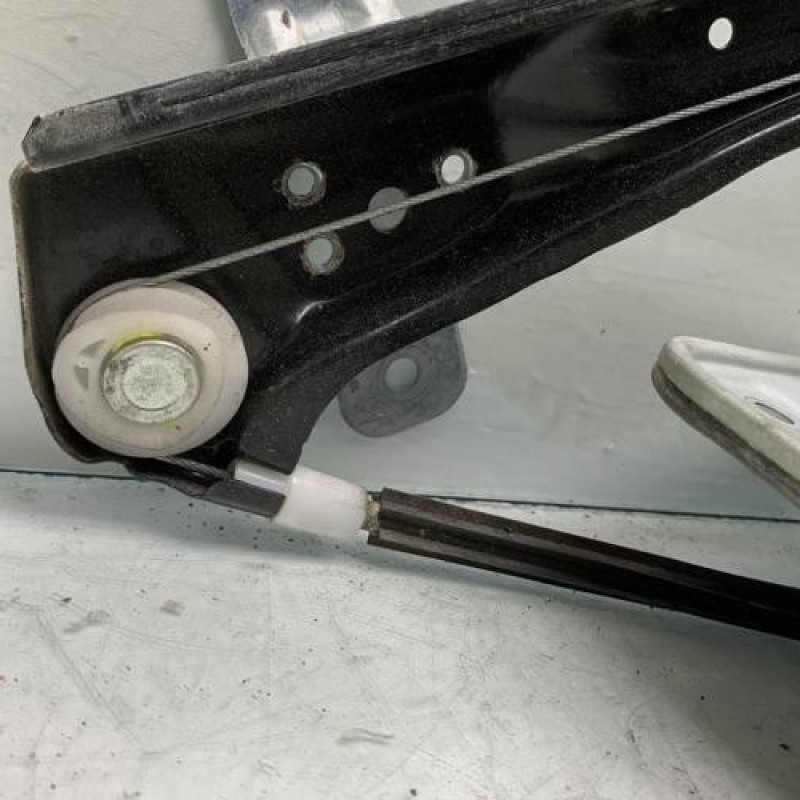 Leve vitre electrique avant droit VOLKSWAGEN GOLF 5 Photo n°5