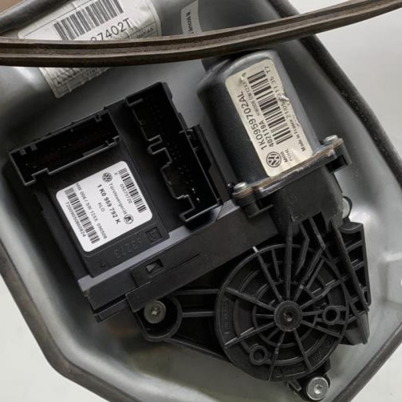 Leve vitre electrique avant droit VOLKSWAGEN GOLF 5 Photo n°6