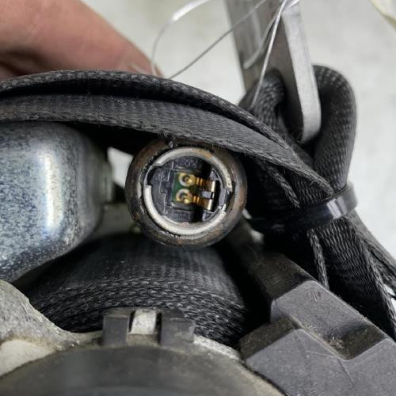 Pretensionneur de ceinture avant droit RENAULT MEGANE 3 Photo n°3
