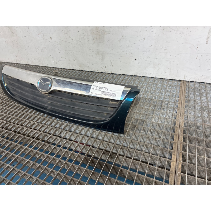Calandre MAZDA 121 3 Photo n°1