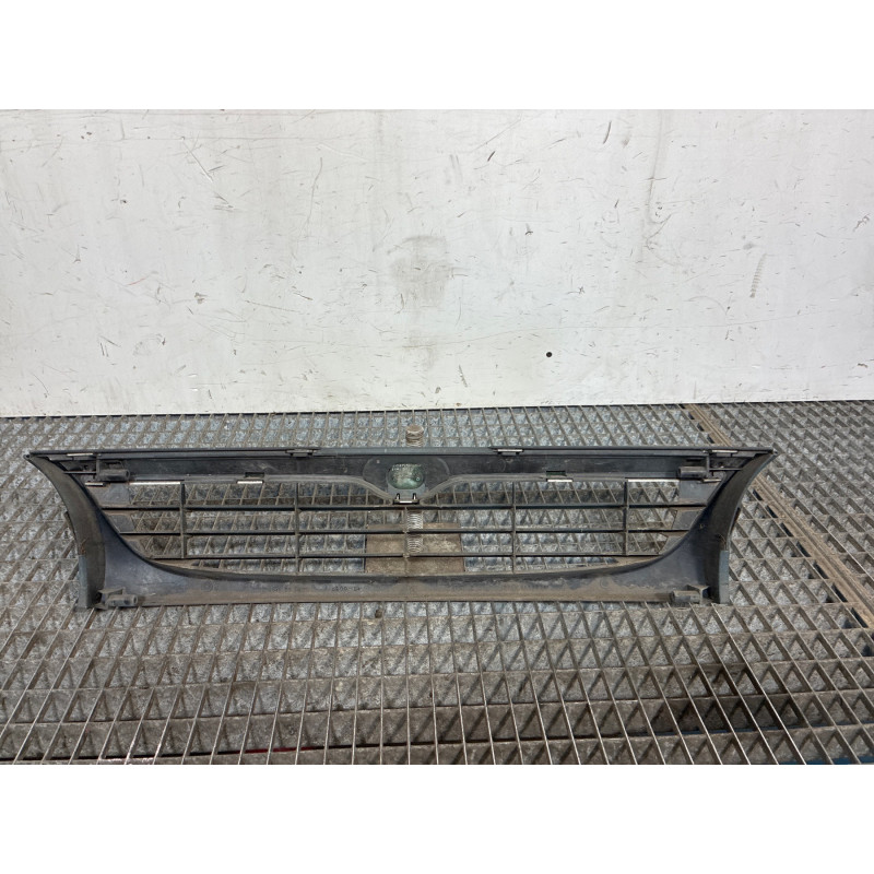 Calandre MAZDA 121 3 Photo n°2