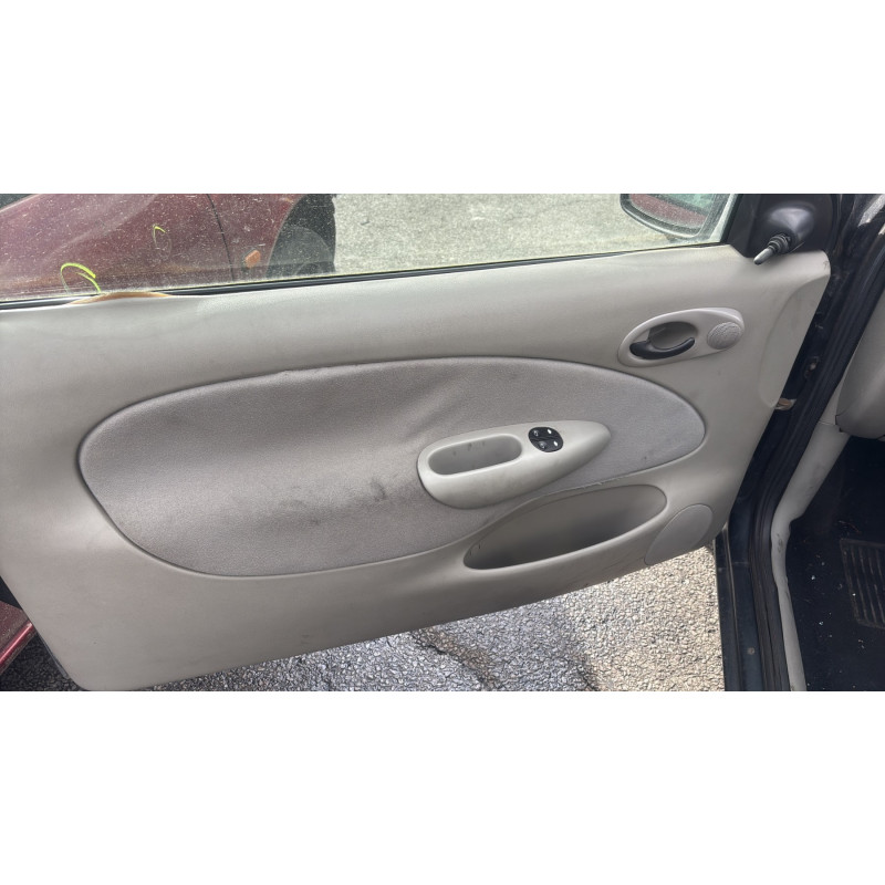 Calandre MAZDA 121 3 Photo n°14