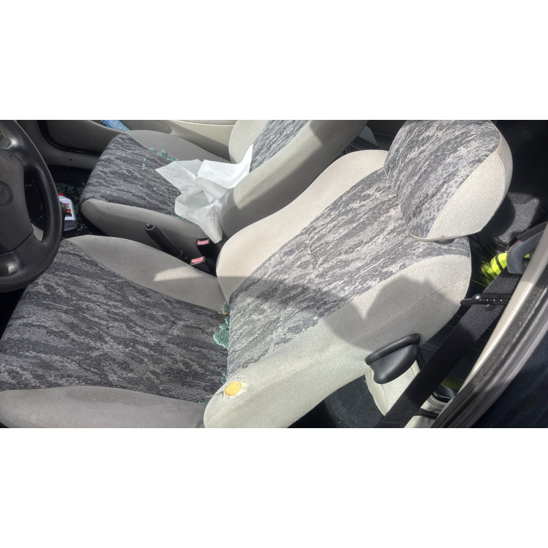 Calandre MAZDA 121 3 Photo n°16