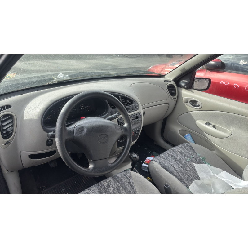 Calandre MAZDA 121 3 Photo n°17