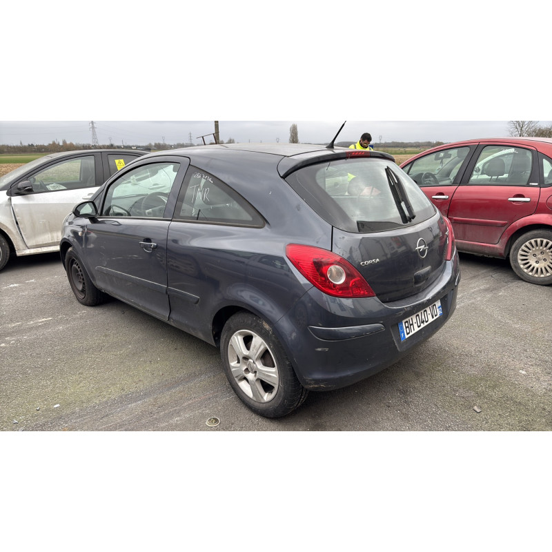 Pare choc arriere OPEL CORSA D Photo n°10