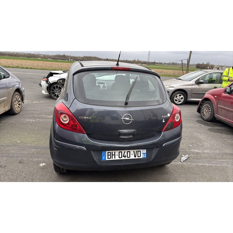 Pare choc arriere OPEL CORSA D Photo n°11