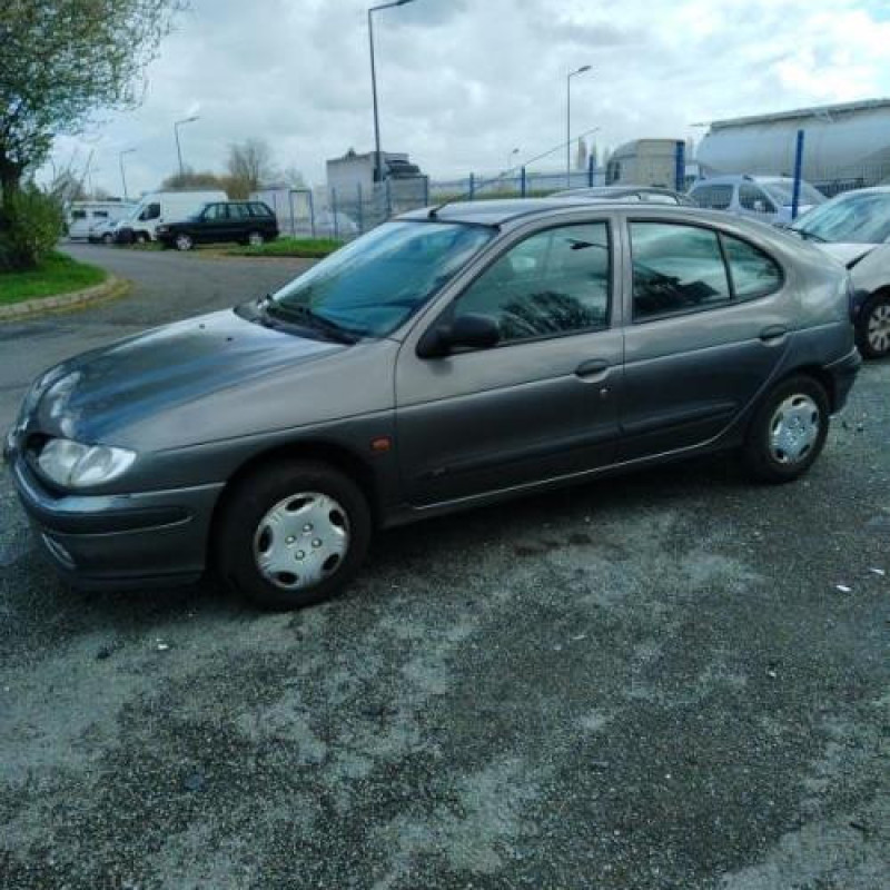 Leve vitre electrique avant droit RENAULT MEGANE 1 Photo n°7