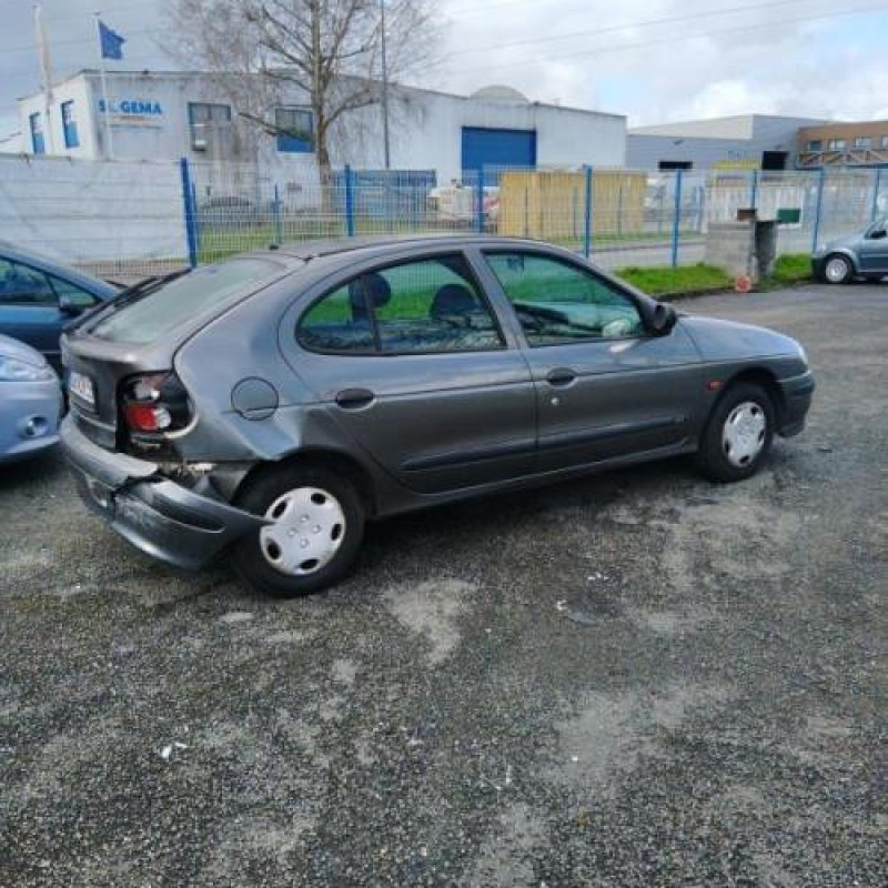 Leve vitre electrique avant droit RENAULT MEGANE 1 Photo n°9