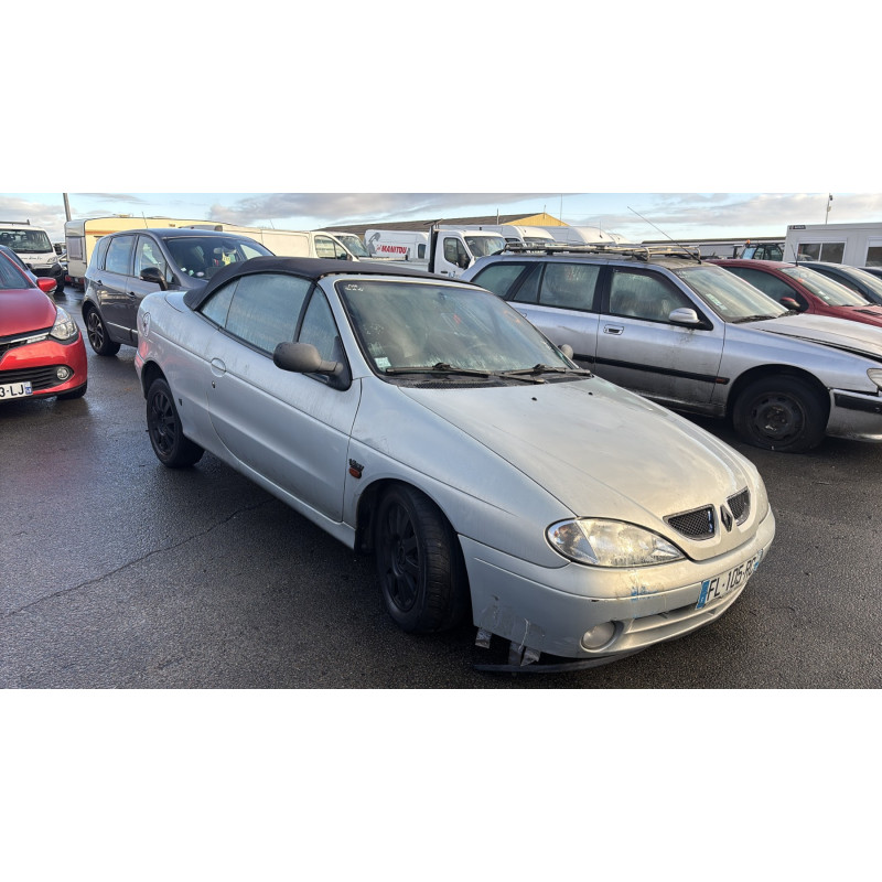 Vitre avant gauche RENAULT MEGANE 1 Photo n°5