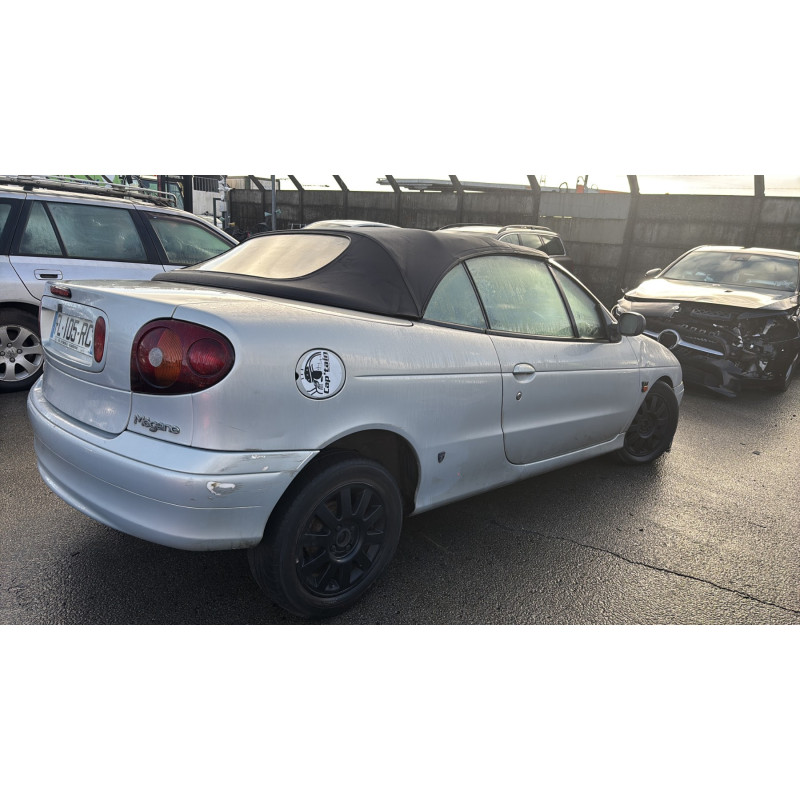 Vitre avant gauche RENAULT MEGANE 1 Photo n°6