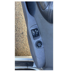 Vitre avant gauche RENAULT MEGANE 1