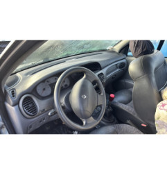 Vitre avant gauche RENAULT MEGANE 1