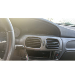 Vitre avant gauche RENAULT MEGANE 1