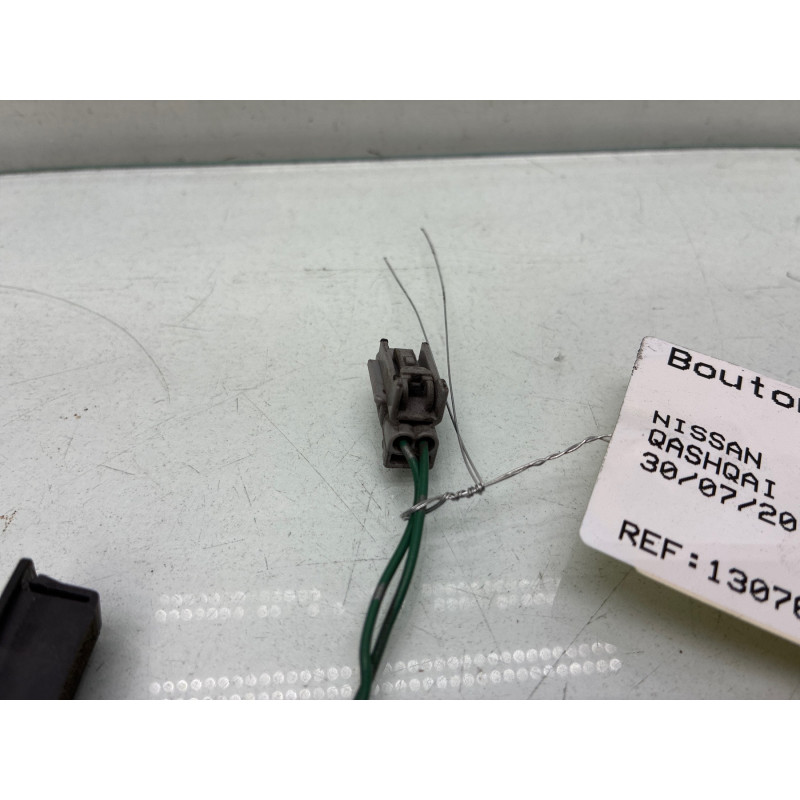 Bouton de coffre NISSAN QASHQAI 1 Photo n°1