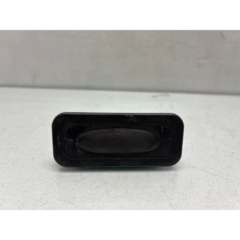Bouton de coffre RENAULT CLIO 4 Photo n°2