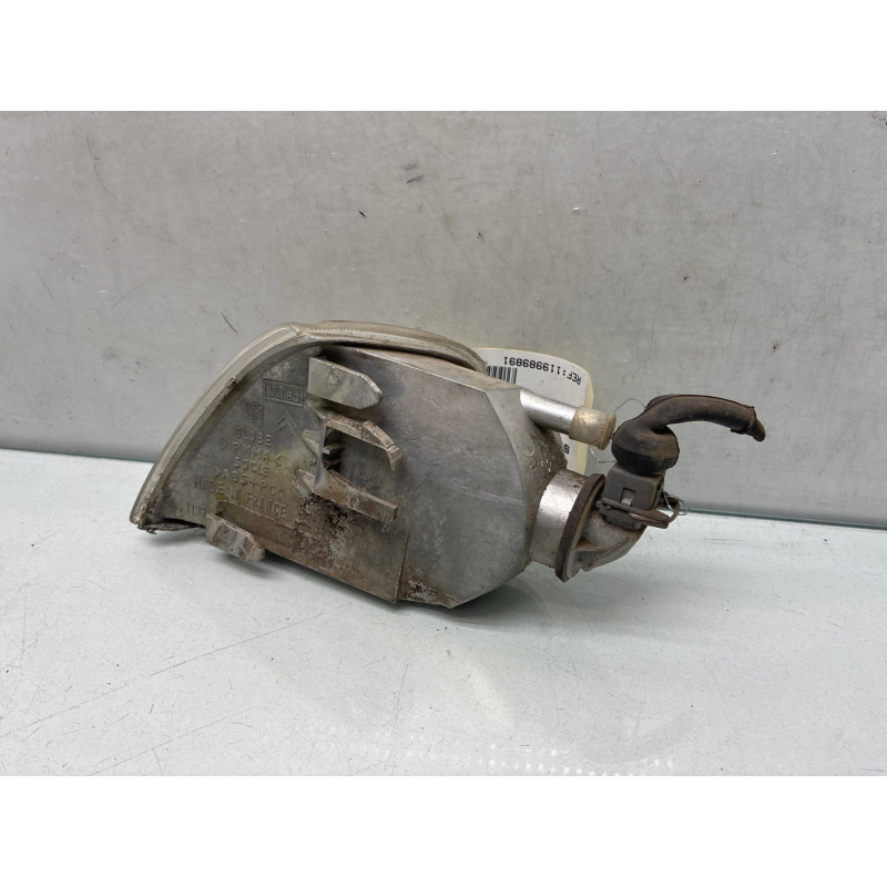 Optique avant secondaire droit (feux)(clignotant) CITROEN SAXO Photo n°3