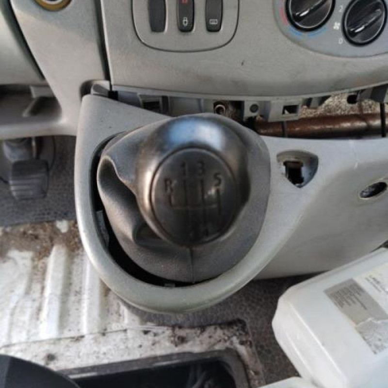 Poignee interieur porte laterale gauche RENAULT TRAFIC 2 Photo n°10