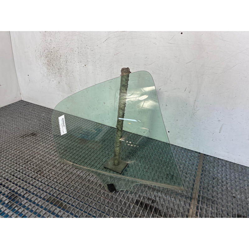 Vitre arriere droit PEUGEOT 206+ Photo n°1