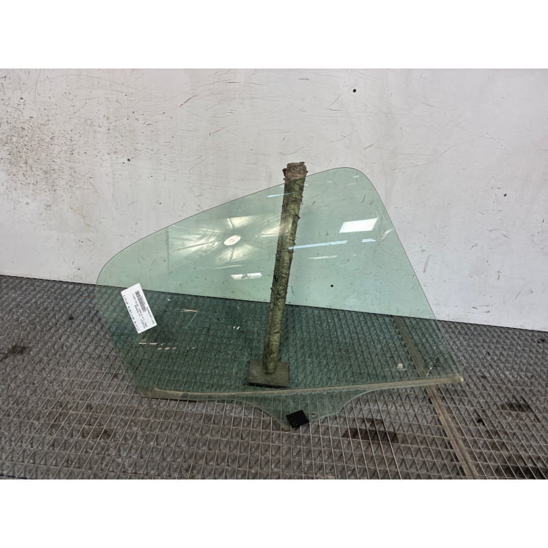 Vitre arriere droit PEUGEOT 206+ Photo n°2