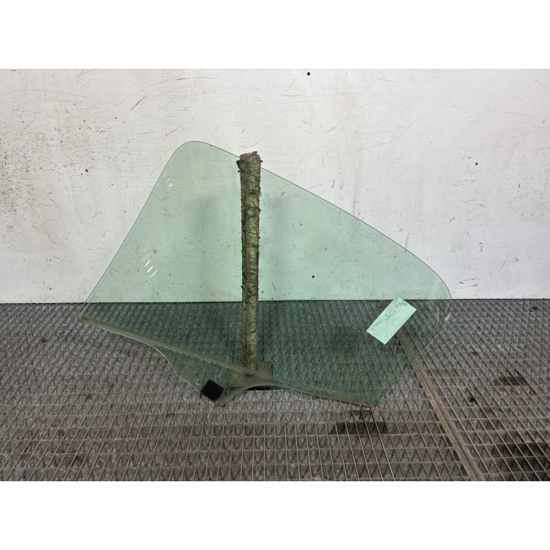 Vitre arriere droit PEUGEOT 206+ Photo n°3