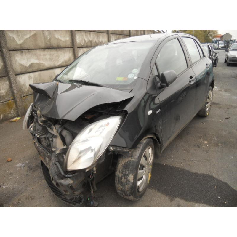 Vitre avant droit TOYOTA YARIS 2 Photo n°1
