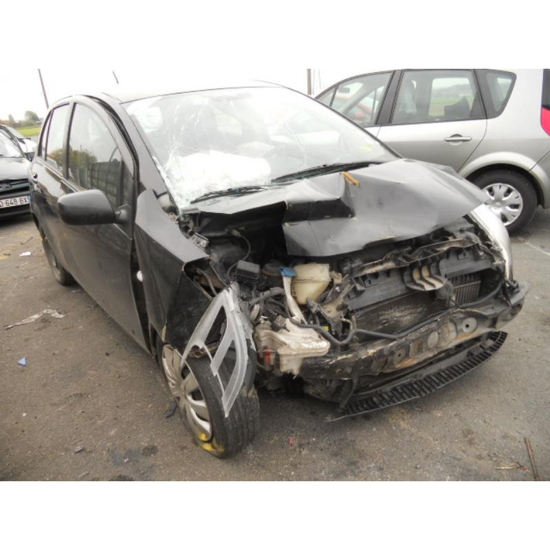 Vitre avant droit TOYOTA YARIS 2 Photo n°2