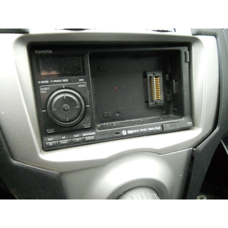 Vitre avant droit TOYOTA YARIS 2 Photo n°6
