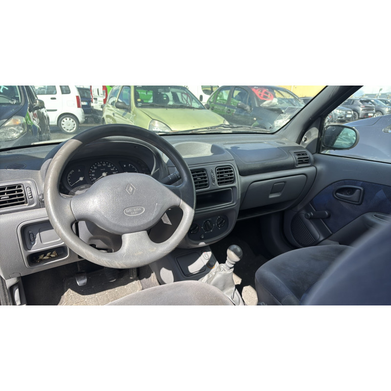 Calandre RENAULT CLIO 2 Photo n°17