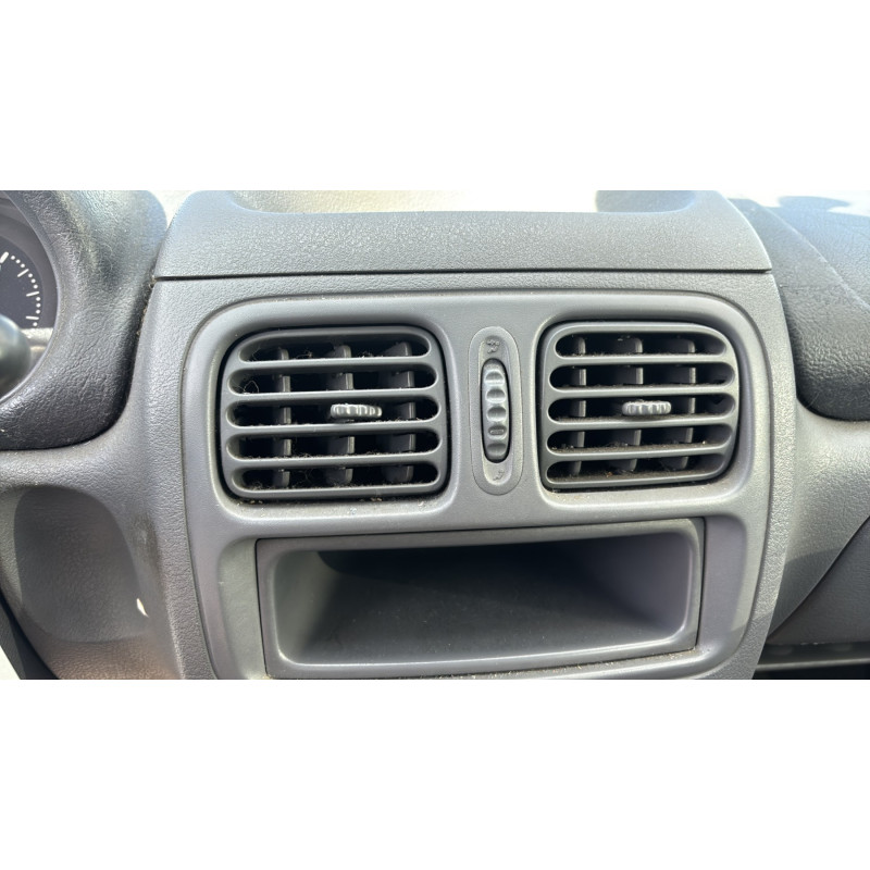 Calandre RENAULT CLIO 2 Photo n°20