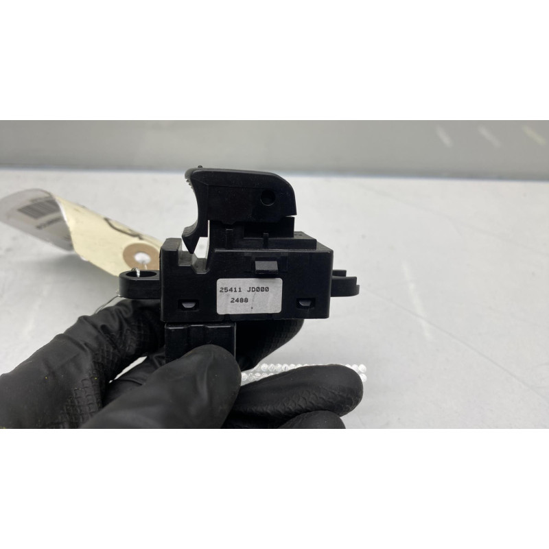 Interrupteur de leve vitre arriere gauche NISSAN QASHQAI 1 Photo n°3