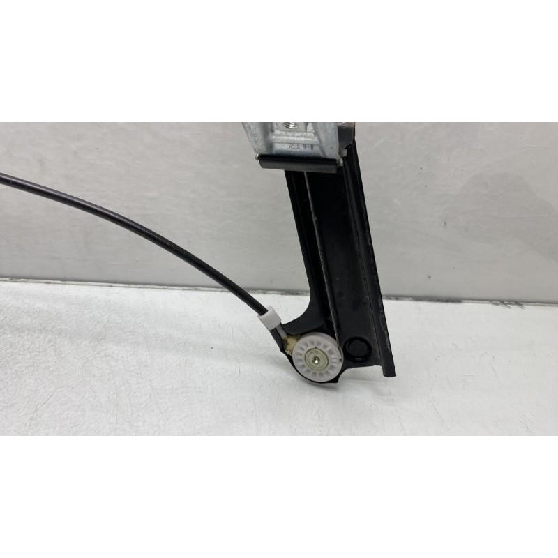 Leve vitre electrique avant droit VOLKSWAGEN POLO 5 Photo n°3