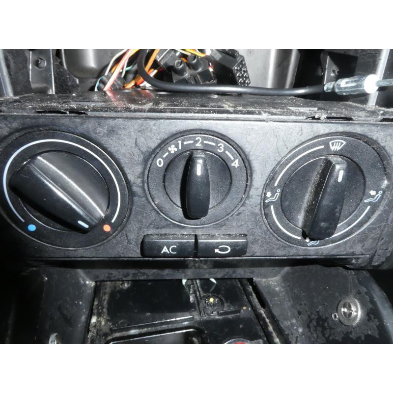 Porte avant droit VOLKSWAGEN GOLF 4 Photo n°8