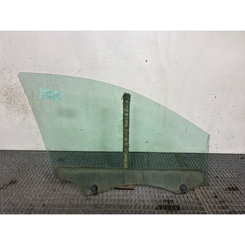 Vitre avant gauche RENAULT CLIO 3 Photo n°1