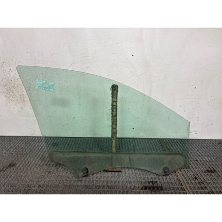 Vitre avant gauche RENAULT CLIO 3 Photo n°1