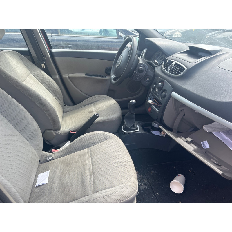Vitre avant gauche RENAULT CLIO 3 Photo n°18