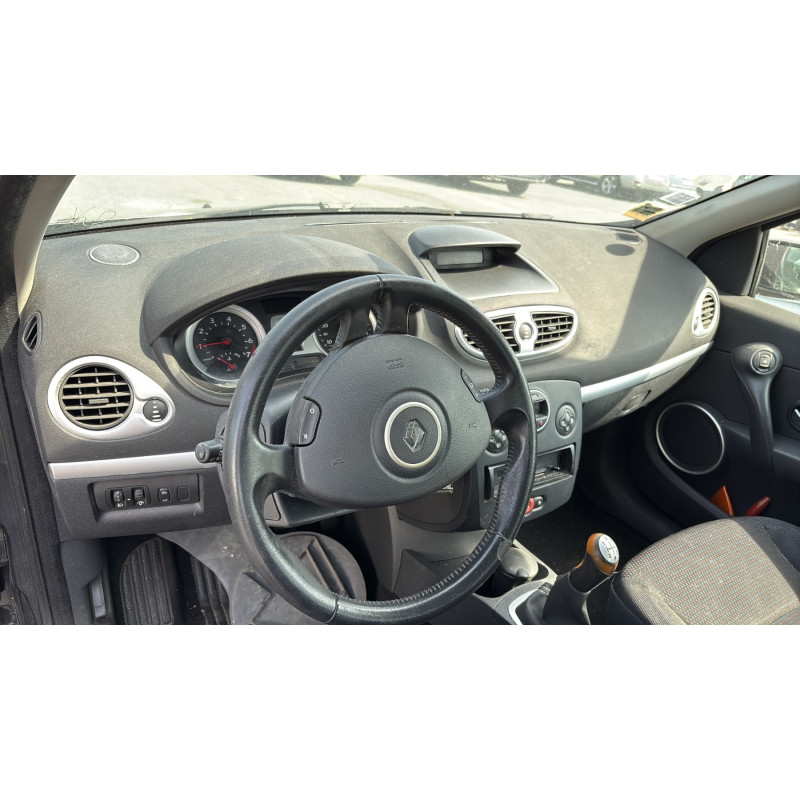 Feu arriere principal gauche (feux) RENAULT CLIO 3 Photo n°13