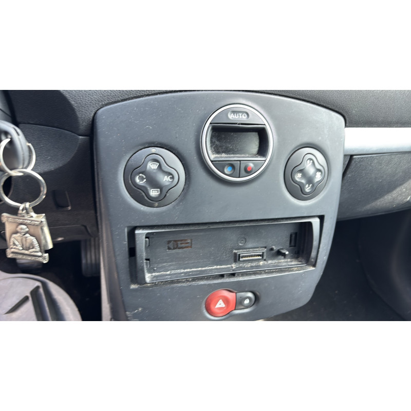 Feu arriere principal gauche (feux) RENAULT CLIO 3 Photo n°18