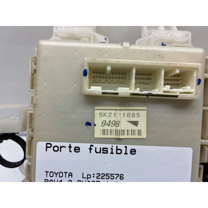 Porte fusible TOYOTA RAV4 3 Photo n°3