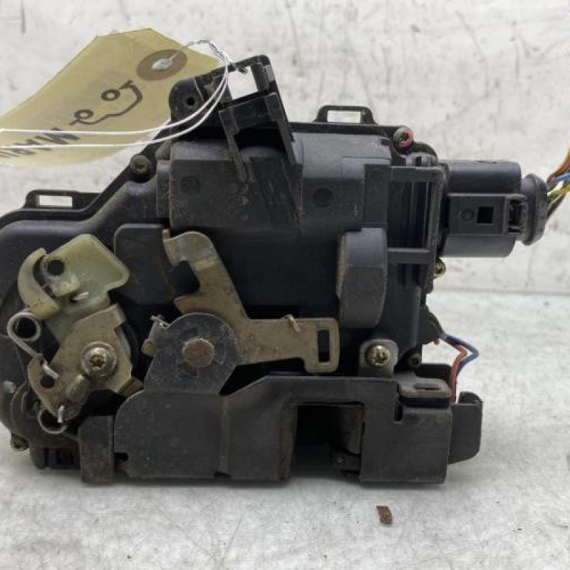Serrure avant gauche VOLKSWAGEN NEW BEETLE 1 Photo n°3