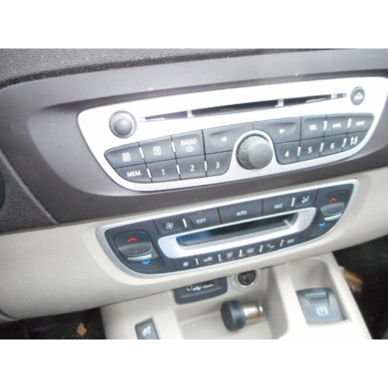 Vitre avant gauche RENAULT SCENIC 3 Photo n°6