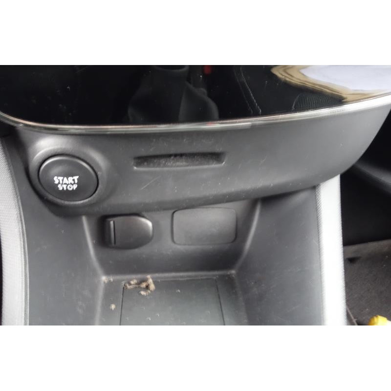 Vitre arriere gauche RENAULT CLIO 4 Photo n°7