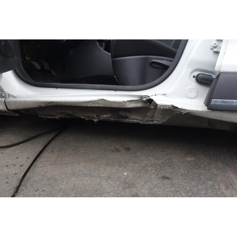 Vitre arriere gauche RENAULT CLIO 4 Photo n°8