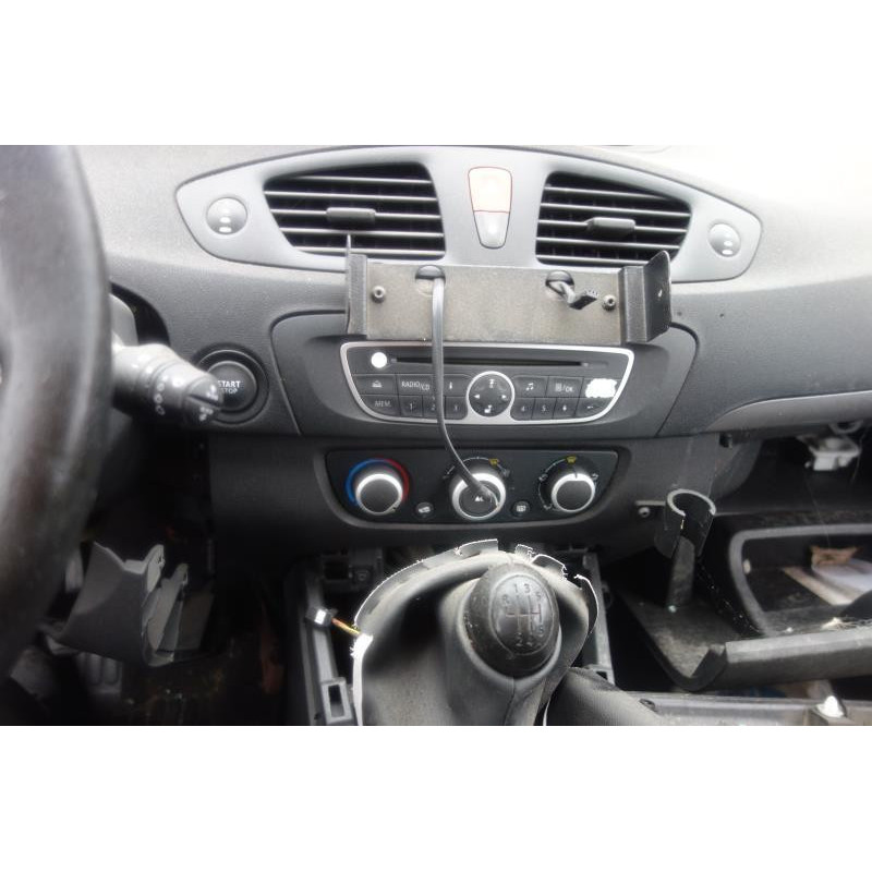 Vitre arriere droit RENAULT SCENIC 3 Photo n°1