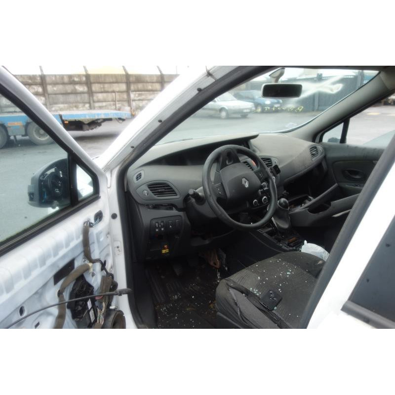 Vitre arriere droit RENAULT SCENIC 3 Photo n°3