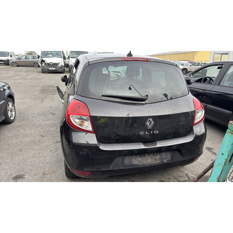 Vitre avant gauche RENAULT CLIO 3 Photo n°8