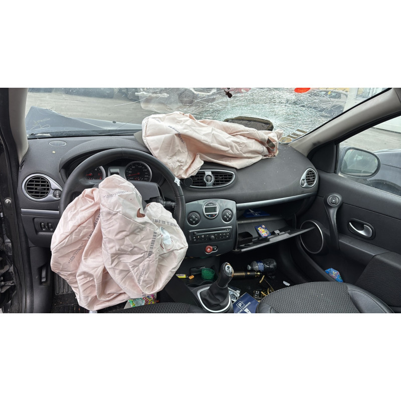 Vitre avant gauche RENAULT CLIO 3 Photo n°17