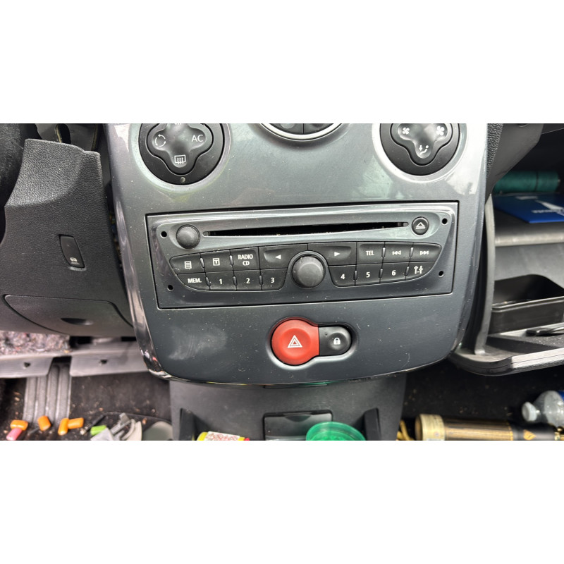 Vitre avant gauche RENAULT CLIO 3 Photo n°19