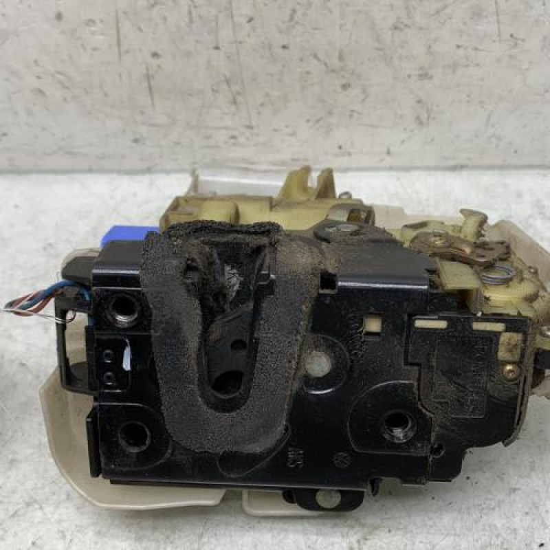 Serrure avant droit VOLKSWAGEN POLO 4 Photo n°3