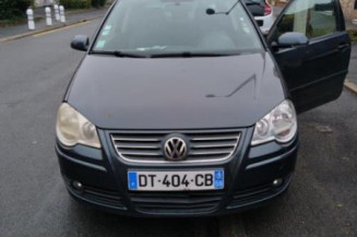 Serrure avant droit VOLKSWAGEN POLO 4